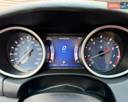 Зелений Мазераті Ghibli, об'ємом двигуна 2.98 л та пробігом 120 тис. км за 23990 $, фото 18 на Automoto.ua