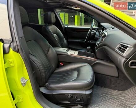 Зелений Мазераті Ghibli, об'ємом двигуна 2.98 л та пробігом 120 тис. км за 23990 $, фото 10 на Automoto.ua