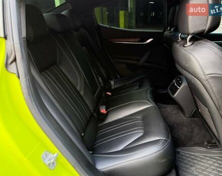 Зелений Мазераті Ghibli, об'ємом двигуна 2.98 л та пробігом 120 тис. км за 23990 $, фото 9 на Automoto.ua