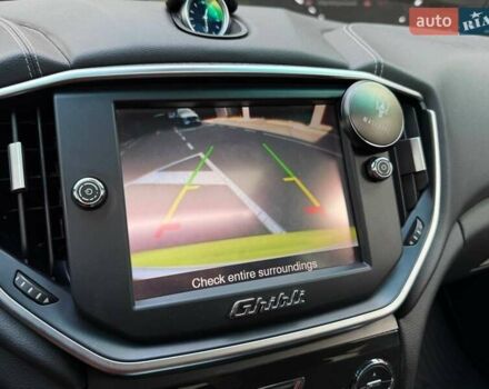 Зелений Мазераті Ghibli, об'ємом двигуна 2.98 л та пробігом 120 тис. км за 23990 $, фото 19 на Automoto.ua