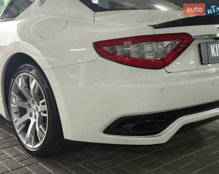 Білий Мазераті Granturismo, об'ємом двигуна 4.7 л та пробігом 12 тис. км за 58999 $, фото 6 на Automoto.ua