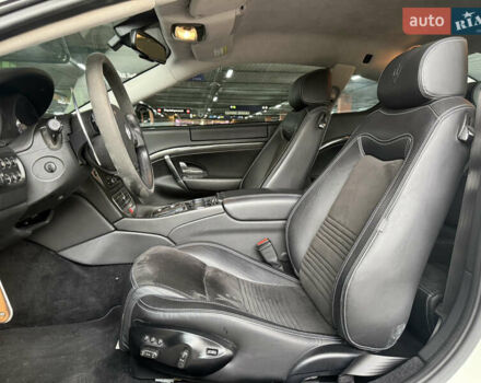 Білий Мазераті Granturismo, об'ємом двигуна 4.24 л та пробігом 12 тис. км за 59999 $, фото 13 на Automoto.ua