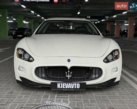 Білий Мазераті Granturismo, об'ємом двигуна 4.7 л та пробігом 12 тис. км за 58999 $, фото 12 на Automoto.ua