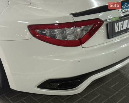 Білий Мазераті Granturismo, об'ємом двигуна 4.7 л та пробігом 12 тис. км за 58999 $, фото 7 на Automoto.ua