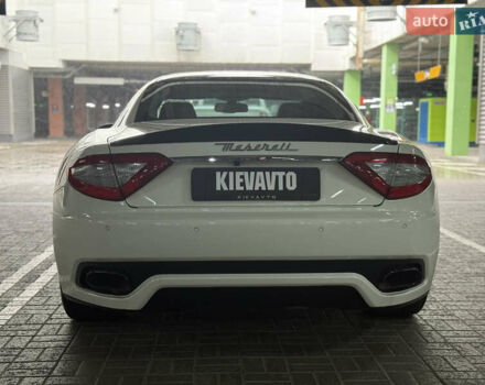 Білий Мазераті Granturismo, об'ємом двигуна 4.7 л та пробігом 12 тис. км за 58999 $, фото 8 на Automoto.ua