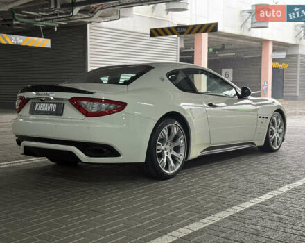 Білий Мазераті Granturismo, об'ємом двигуна 4.24 л та пробігом 12 тис. км за 59999 $, фото 10 на Automoto.ua