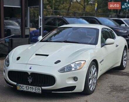 Белый Мазерати Грантуризмо, объемом двигателя 4.24 л и пробегом 39 тыс. км за 26999 $, фото 1 на Automoto.ua