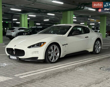 Білий Мазераті Granturismo, об'ємом двигуна 4.24 л та пробігом 12 тис. км за 59999 $, фото 1 на Automoto.ua