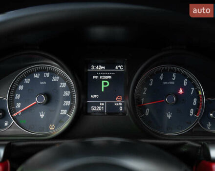 Сірий Мазераті Granturismo, об'ємом двигуна 4.24 л та пробігом 53 тис. км за 29900 $, фото 44 на Automoto.ua