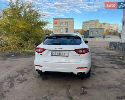 Белый Мазерати Леванте, объемом двигателя 3 л и пробегом 82 тыс. км за 40000 $, фото 9 на Automoto.ua