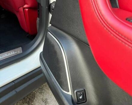 Белый Мазерати Леванте, объемом двигателя 3 л и пробегом 82 тыс. км за 40000 $, фото 42 на Automoto.ua