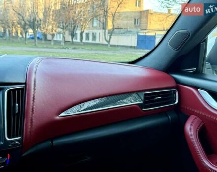 Білий Мазераті Леванте, об'ємом двигуна 2.98 л та пробігом 79 тис. км за 38800 $, фото 103 на Automoto.ua