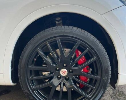 Белый Мазерати Леванте, объемом двигателя 3 л и пробегом 82 тыс. км за 40000 $, фото 12 на Automoto.ua