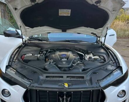 Белый Мазерати Леванте, объемом двигателя 3 л и пробегом 82 тыс. км за 40000 $, фото 25 на Automoto.ua