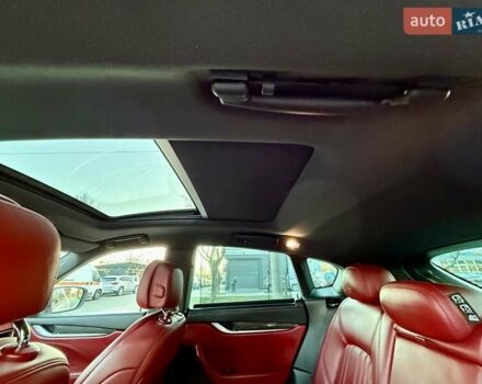 Білий Мазераті Леванте, об'ємом двигуна 2.98 л та пробігом 79 тис. км за 38800 $, фото 75 на Automoto.ua