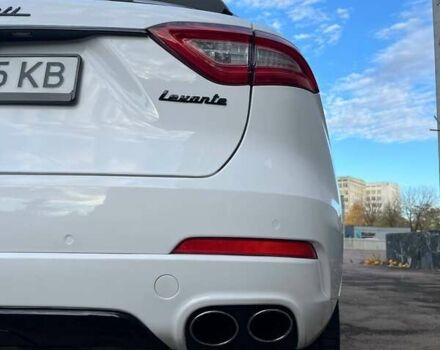 Белый Мазерати Леванте, объемом двигателя 3 л и пробегом 82 тыс. км за 40000 $, фото 23 на Automoto.ua