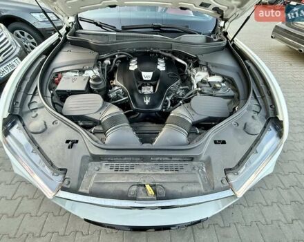 Білий Мазераті Леванте, об'ємом двигуна 2.98 л та пробігом 79 тис. км за 38800 $, фото 140 на Automoto.ua