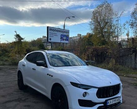 Белый Мазерати Леванте, объемом двигателя 3 л и пробегом 82 тыс. км за 40000 $, фото 2 на Automoto.ua