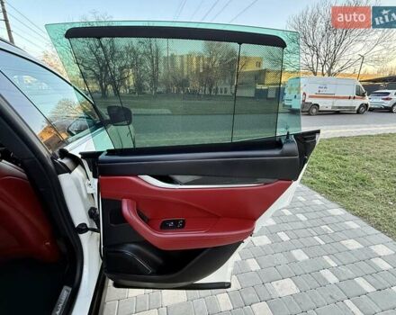 Білий Мазераті Леванте, об'ємом двигуна 2.98 л та пробігом 79 тис. км за 38800 $, фото 80 на Automoto.ua