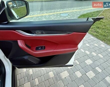 Білий Мазераті Леванте, об'ємом двигуна 2.98 л та пробігом 79 тис. км за 38800 $, фото 85 на Automoto.ua