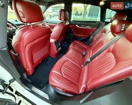 Білий Мазераті Леванте, об'ємом двигуна 2.98 л та пробігом 79 тис. км за 38800 $, фото 76 на Automoto.ua