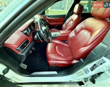 Білий Мазераті Леванте, об'ємом двигуна 2.98 л та пробігом 79 тис. км за 38800 $, фото 61 на Automoto.ua