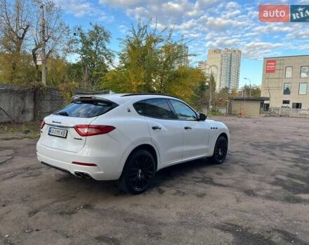 Белый Мазерати Леванте, объемом двигателя 3 л и пробегом 82 тыс. км за 40000 $, фото 7 на Automoto.ua