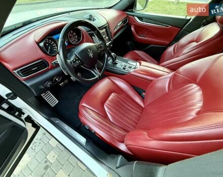 Білий Мазераті Леванте, об'ємом двигуна 2.98 л та пробігом 79 тис. км за 38800 $, фото 65 на Automoto.ua