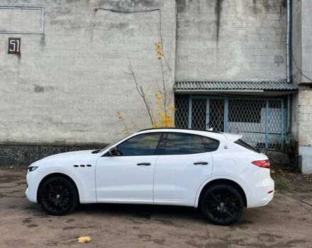 Белый Мазерати Леванте, объемом двигателя 3 л и пробегом 82 тыс. км за 40000 $, фото 14 на Automoto.ua