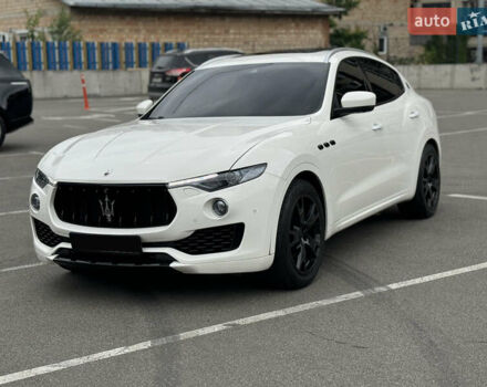 Белый Мазерати Леванте, объемом двигателя 2.98 л и пробегом 97 тыс. км за 32000 $, фото 1 на Automoto.ua