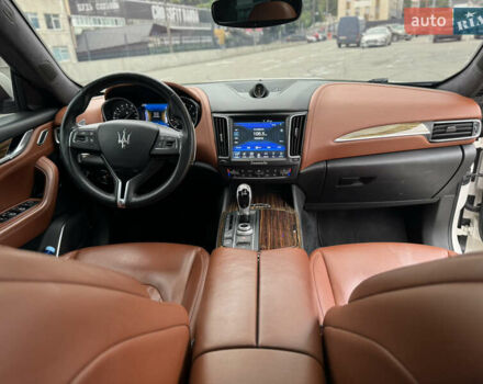 Белый Мазерати Леванте, объемом двигателя 2.98 л и пробегом 97 тыс. км за 32000 $, фото 9 на Automoto.ua