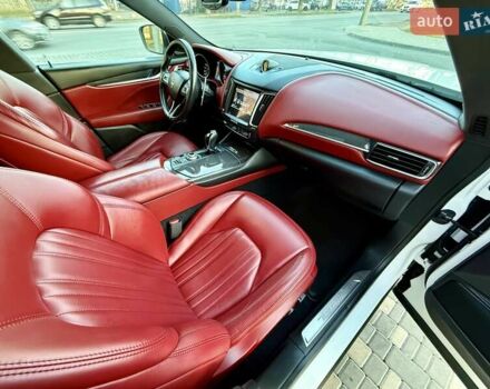 Білий Мазераті Леванте, об'ємом двигуна 2.98 л та пробігом 79 тис. км за 38800 $, фото 84 на Automoto.ua