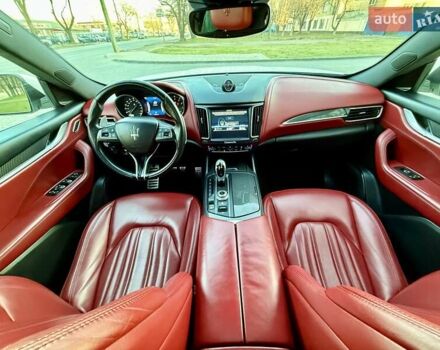 Білий Мазераті Леванте, об'ємом двигуна 2.98 л та пробігом 79 тис. км за 38800 $, фото 107 на Automoto.ua