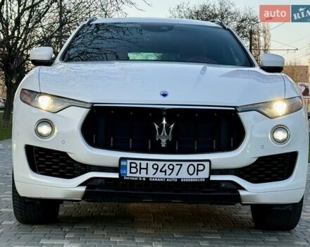 Білий Мазераті Леванте, об'ємом двигуна 2.98 л та пробігом 79 тис. км за 38800 $, фото 6 на Automoto.ua