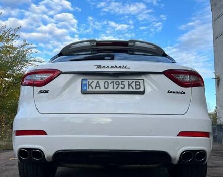 Белый Мазерати Леванте, объемом двигателя 3 л и пробегом 82 тыс. км за 40000 $, фото 24 на Automoto.ua