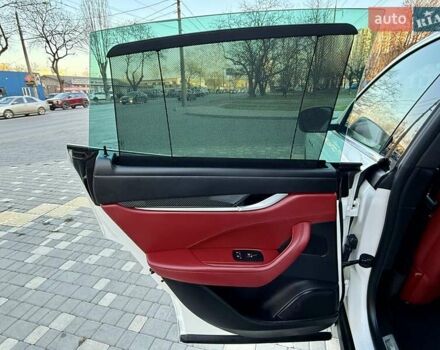 Білий Мазераті Леванте, об'ємом двигуна 2.98 л та пробігом 79 тис. км за 38800 $, фото 69 на Automoto.ua