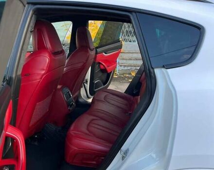 Белый Мазерати Леванте, объемом двигателя 3 л и пробегом 82 тыс. км за 40000 $, фото 40 на Automoto.ua