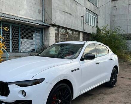 Белый Мазерати Леванте, объемом двигателя 3 л и пробегом 82 тыс. км за 40000 $, фото 16 на Automoto.ua