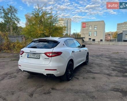 Белый Мазерати Леванте, объемом двигателя 3 л и пробегом 82 тыс. км за 40000 $, фото 8 на Automoto.ua