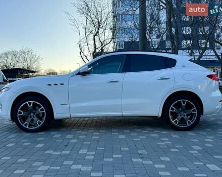 Білий Мазераті Леванте, об'ємом двигуна 2.98 л та пробігом 79 тис. км за 38800 $, фото 2 на Automoto.ua