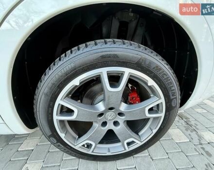 Білий Мазераті Леванте, об'ємом двигуна 2.98 л та пробігом 79 тис. км за 38800 $, фото 55 на Automoto.ua