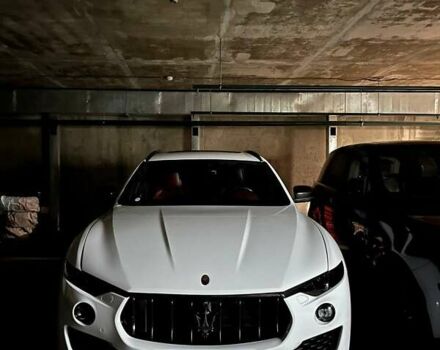 Белый Мазерати Леванте, объемом двигателя 3 л и пробегом 82 тыс. км за 40000 $, фото 85 на Automoto.ua