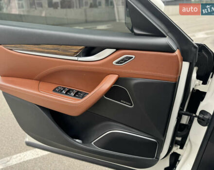 Белый Мазерати Леванте, объемом двигателя 2.98 л и пробегом 97 тыс. км за 32000 $, фото 13 на Automoto.ua