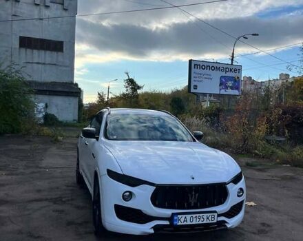 Белый Мазерати Леванте, объемом двигателя 3 л и пробегом 82 тыс. км за 40000 $, фото 1 на Automoto.ua