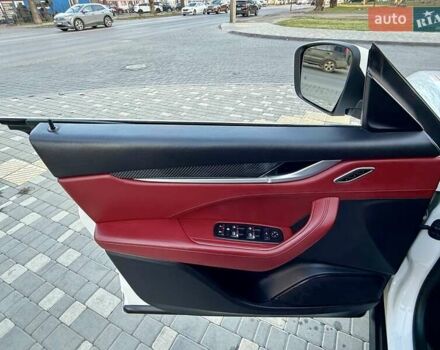 Білий Мазераті Леванте, об'ємом двигуна 2.98 л та пробігом 79 тис. км за 38800 $, фото 70 на Automoto.ua