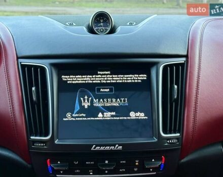 Білий Мазераті Леванте, об'ємом двигуна 2.98 л та пробігом 79 тис. км за 38800 $, фото 109 на Automoto.ua