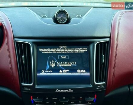 Білий Мазераті Леванте, об'ємом двигуна 2.98 л та пробігом 79 тис. км за 38800 $, фото 110 на Automoto.ua