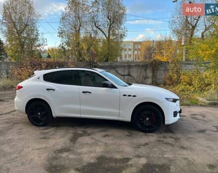 Белый Мазерати Леванте, объемом двигателя 3 л и пробегом 82 тыс. км за 40000 $, фото 5 на Automoto.ua