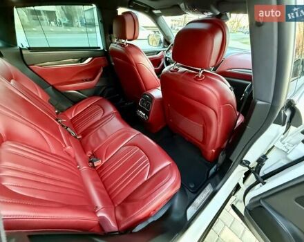 Білий Мазераті Леванте, об'ємом двигуна 2.98 л та пробігом 79 тис. км за 38800 $, фото 81 на Automoto.ua