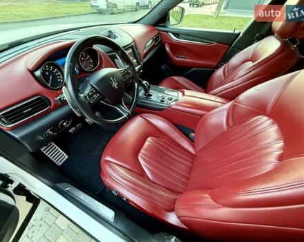 Білий Мазераті Леванте, об'ємом двигуна 2.98 л та пробігом 79 тис. км за 38800 $, фото 66 на Automoto.ua